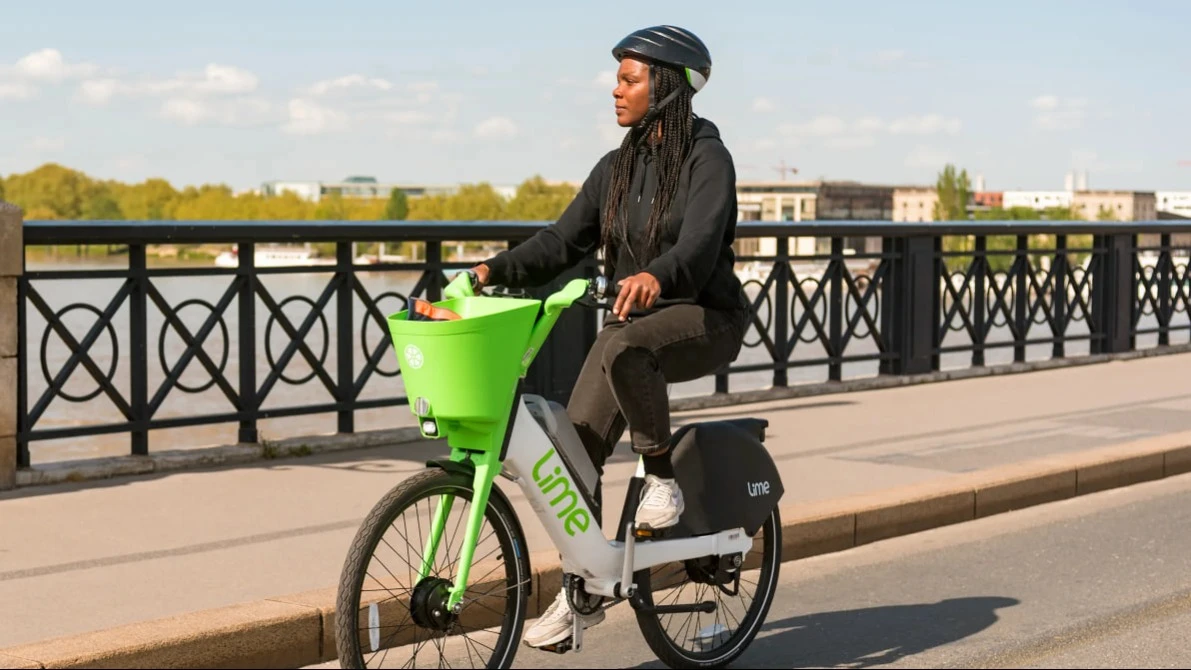 With Lime, customers can rent electric bikes and scooters for short periods / Photo: Lime