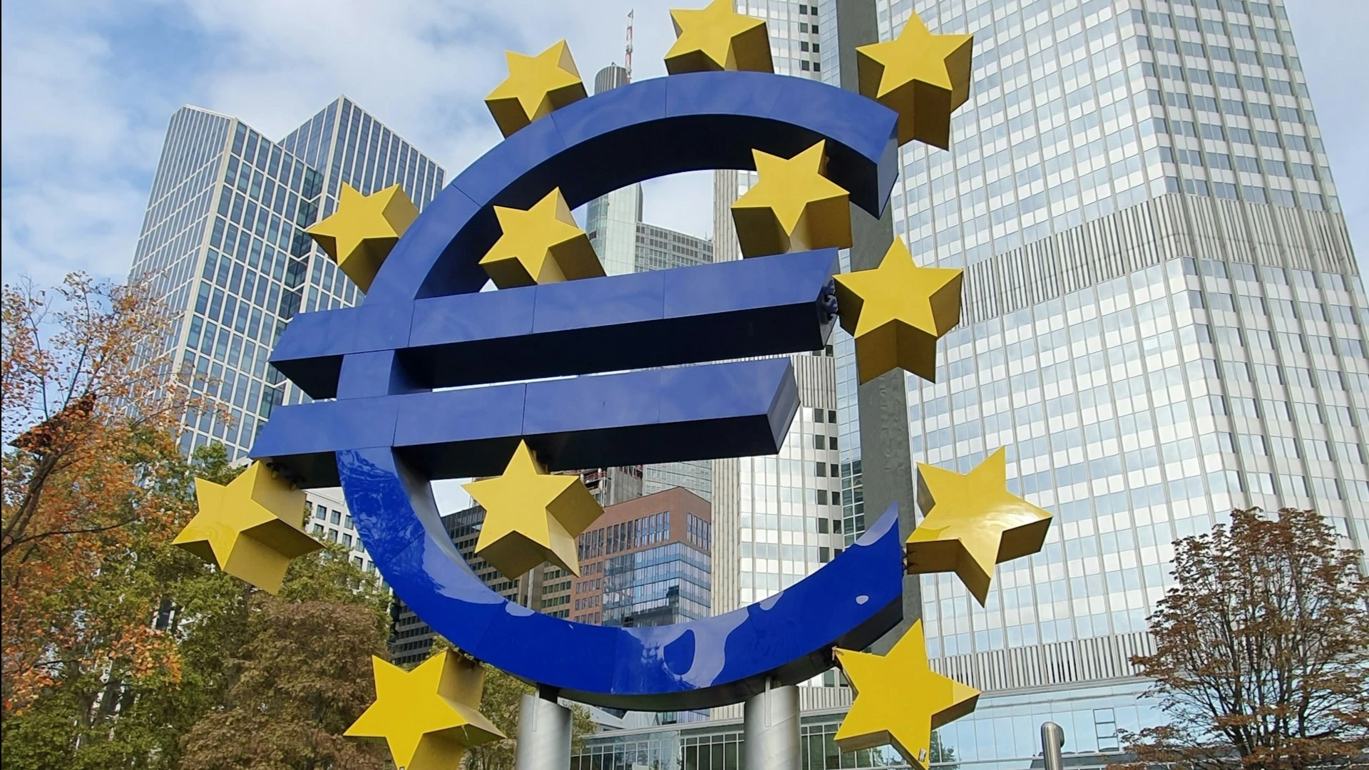 Experts warn that banking compliance will become stricter with the introduction of the digital euro / Photo: Nikolass Elena / Unsplash.com