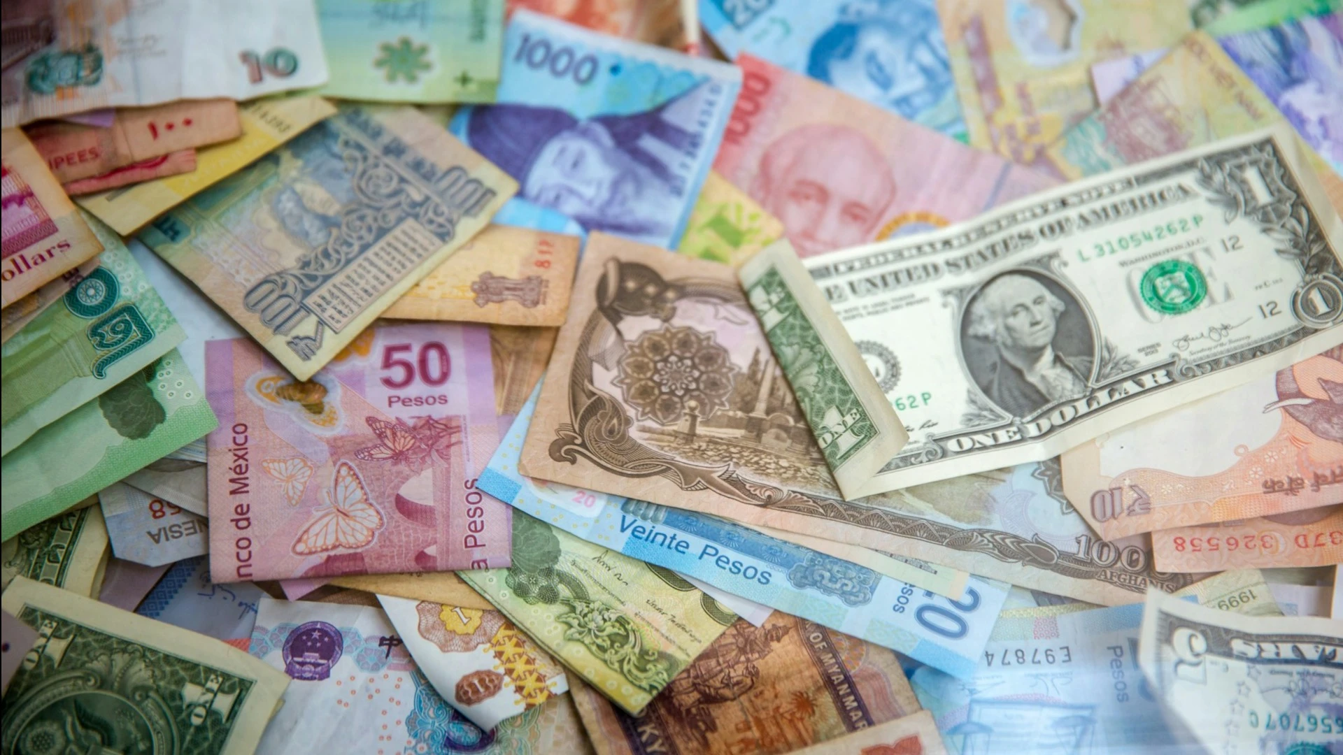 Emerging-market currencies are under pressure amid concerns over tighter monetary policy in the U.S. / Photo: Jason Leung / Shutterstock