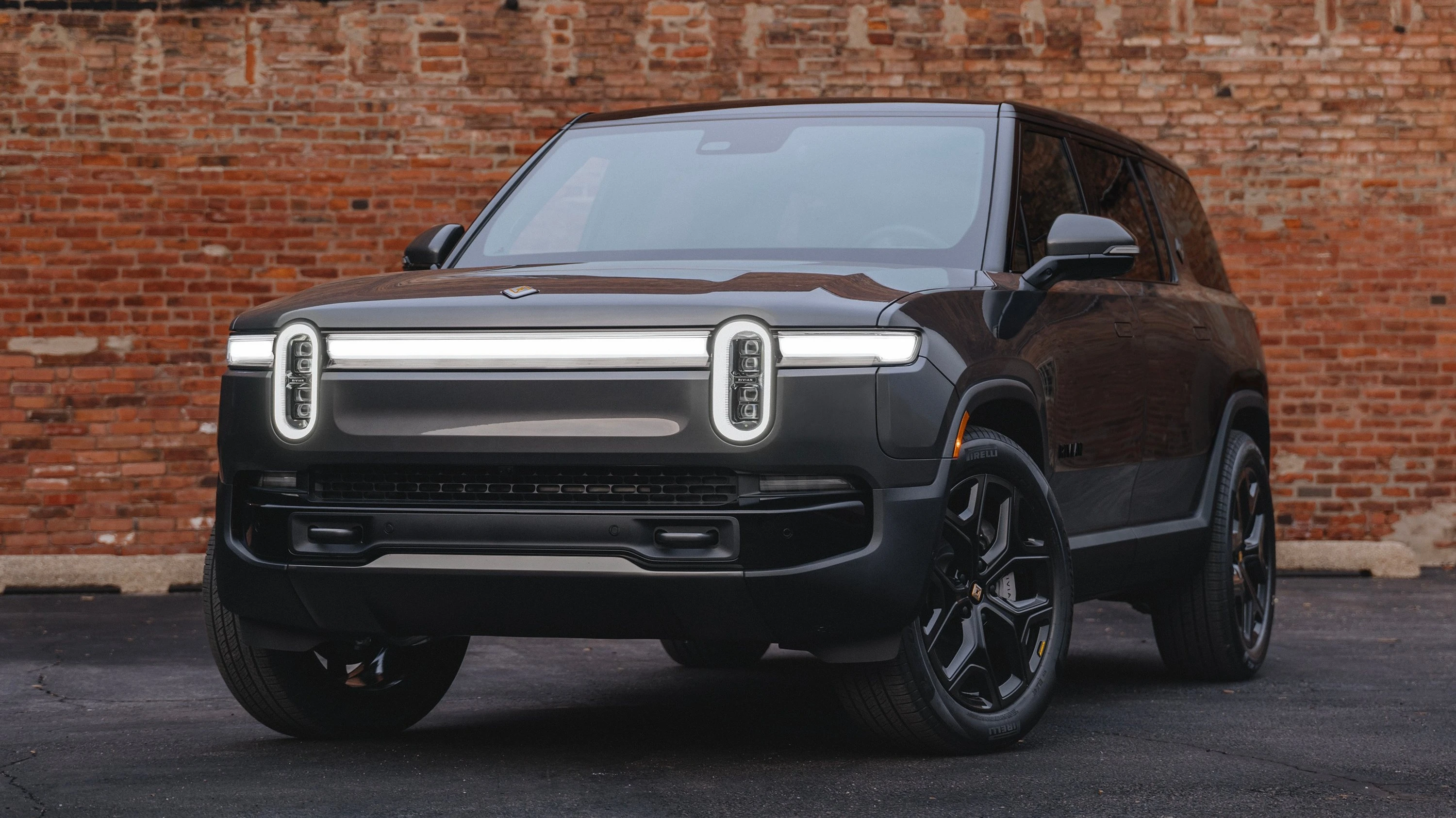 Акции Rivian выросли после обновленного прогноза по поставкам электромобилей / Фото: x.com / Rivian