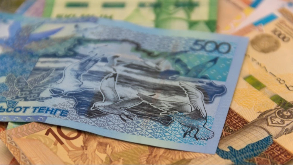 In June, the tenge exchange rate showed virtually no reaction to fluctuations in oil prices / Photo: Shutterstock.com