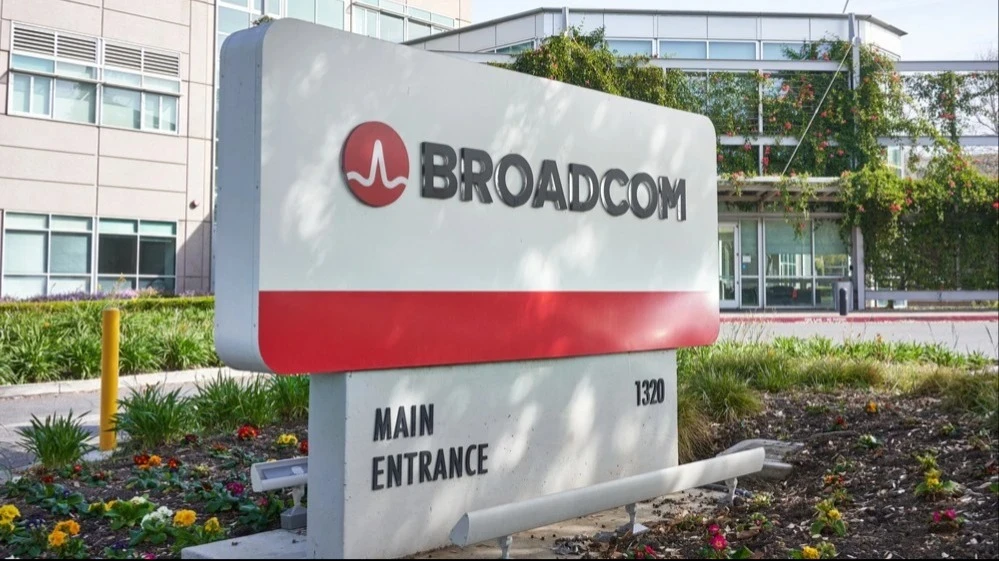 Chipmaker Broadcom has extended its agreement to supply chips to Apple through 2031 / Photo: Tada Images/Shutterstock.com