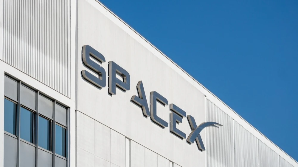 Как минимум шесть крупных инвестбанков присвоили акциям SpaceX Илона Маска рейтинги «покупать». Фото: Wirestock Creators/Shutterstock