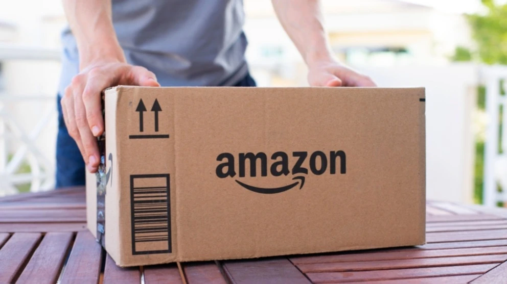 Размещение долга Amazon с дисконтом привело к ослаблению уже обращающихся облигаций технологических компаний на вторичном рынке / Фото: Alina Nikitaeva / Shutterstock.com