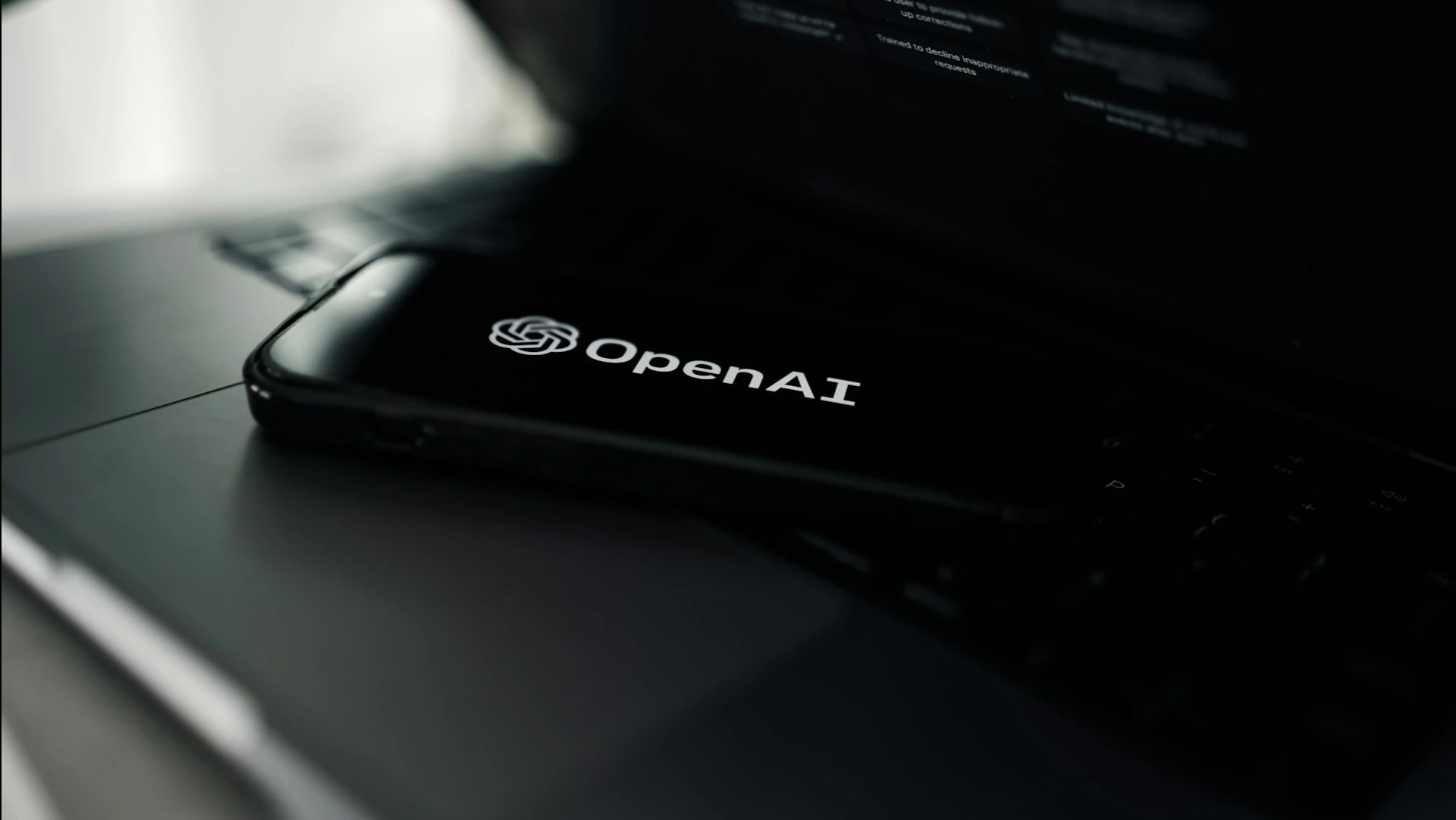 OpenAI ограничила доступ к новейшим моделям ИИ по настоянию Белого дома / Фото: Unsplash/Zac Wolff