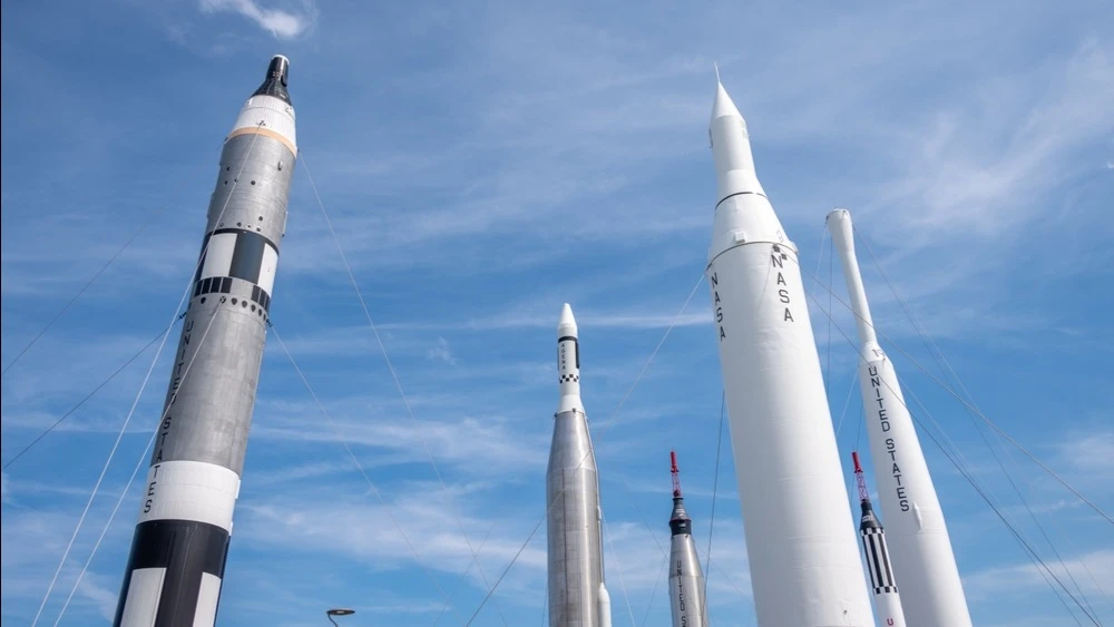 Now is probably the right time, <...> to bring in outside investors, Bezos said in May. As a result, the space company launched a funding round following SpaceXs IPO / Photo: Jeff Whyte / Shutterstock