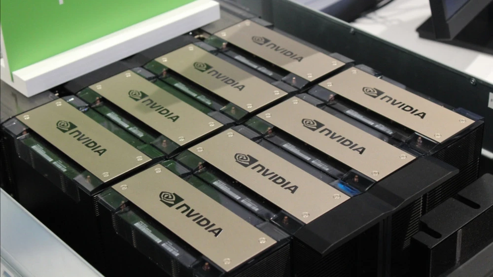 Возможные поставки чипов Nvidia H200 в Китай могут принести компании незапланированную выручку / Фото: Andrew Sozinov / Shutterstock.com