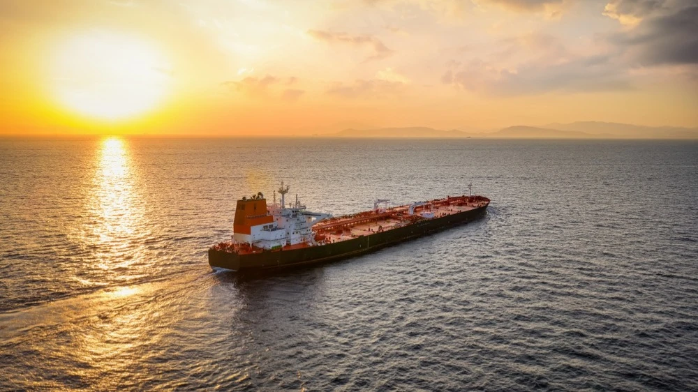 The resumption of U.S. strikes against Iran has heightened concerns about disruptions to shipments through the Strait of Hormuz / Photo: Shutterstock.com