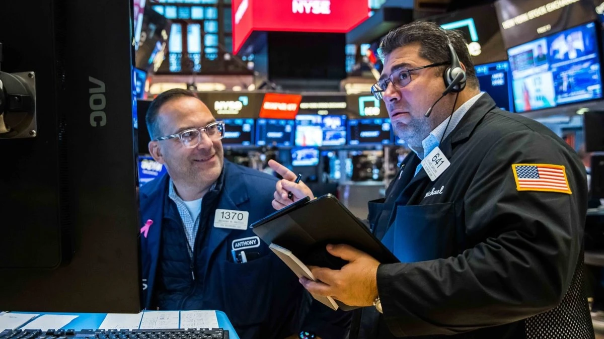 Chipmakers Rise and the Drop in Oil Prices: Nasdaq Has Nearly Recovered from Julys Plunge