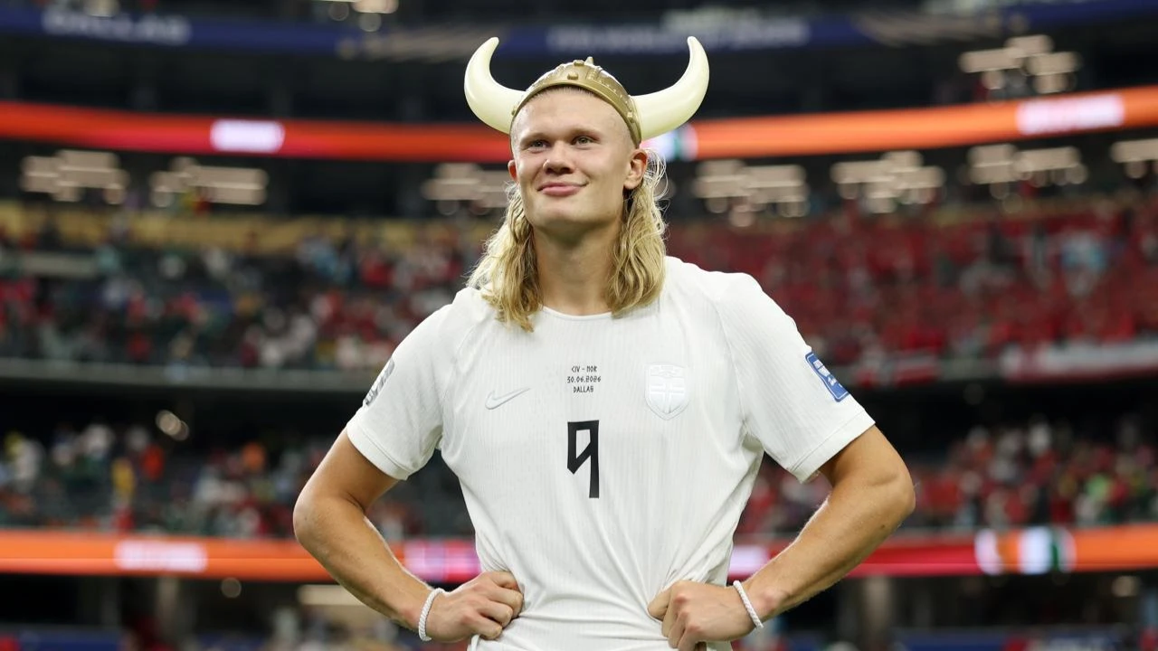 Celebrity Net Worth оценивает состояние Эрлинга Холанна в $100 млн. Фото: Julian Finney - FIFA/FIFA via Getty Images