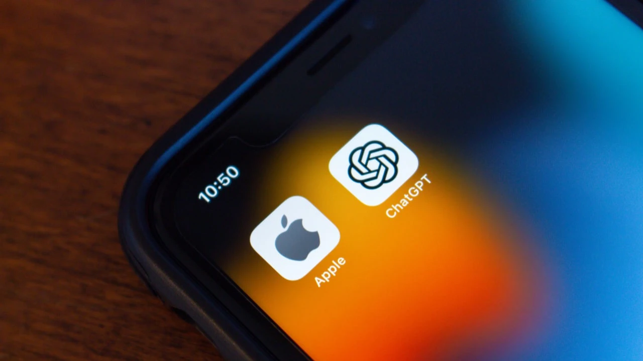 Apple has filed a lawsuit against OpenAI / Photo: Koshiro K / Shutterstock.com