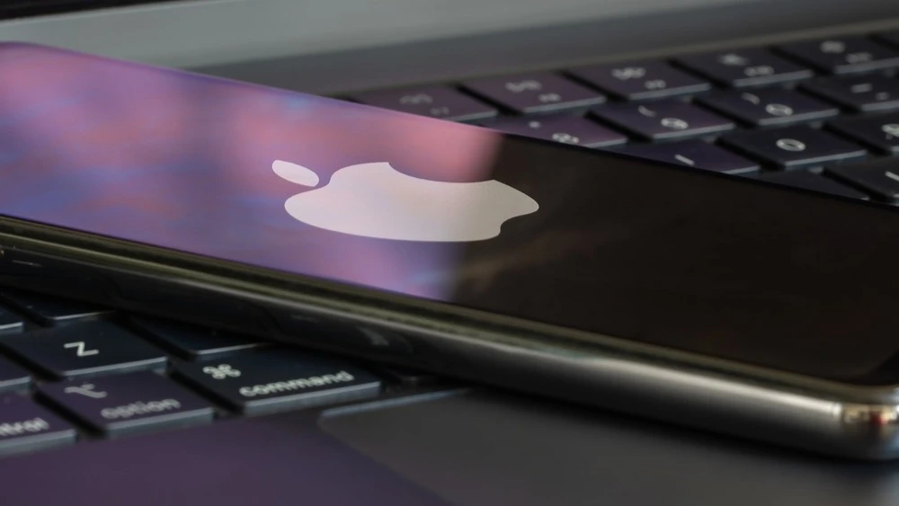 Капитализация Apple выросла на $600 млрд благодаря обособленности от ИИ / Фото: Below the Sky / Shutterstock.com