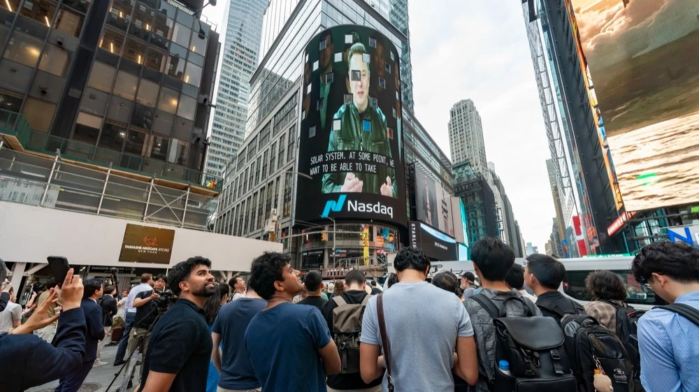 SpaceX shares have fallen 35% from their peak since going public / Photo: rblfmr / Shutterstock.com