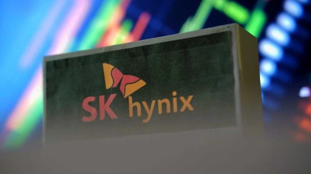Leveraged exchange-traded funds tracking SK Hynix securities, launched in late May, have become popular among retail investors / Photo: Poetra.RH/Shutterstock.com