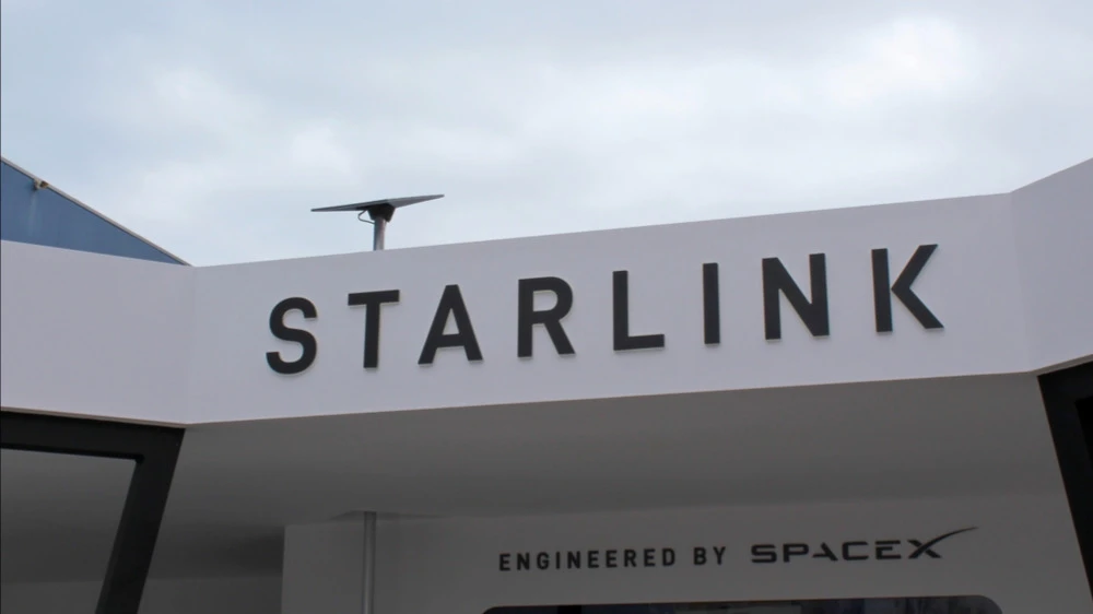 StarLink Is Gaining Popularity Among Airlines / Photo: Andrew Sozinov / Shutterstock.com