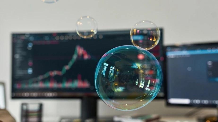 Goldman Sachs believes the risk of a classic valuation bubble is lower now than it was in the late 1990s and early 2000s / Photo: Shutterstock.com