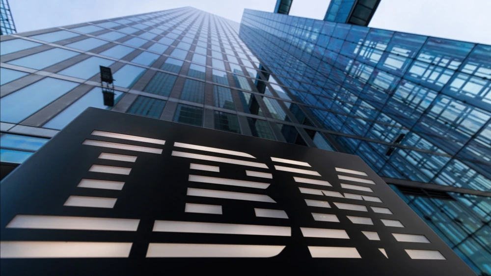 У акций IBM сильнейшее падение за один день как минимум с 1968 года / Фото: Framalicious / Shutterstock.com