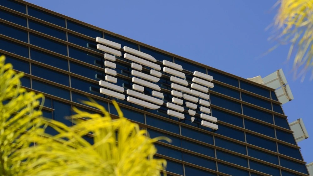 Iconic short seller Michael Burry believes in the sustainability of IBMs business, but considers its stock to be significantly overvalued / Photo: ShU studio / Shutterstock.com
