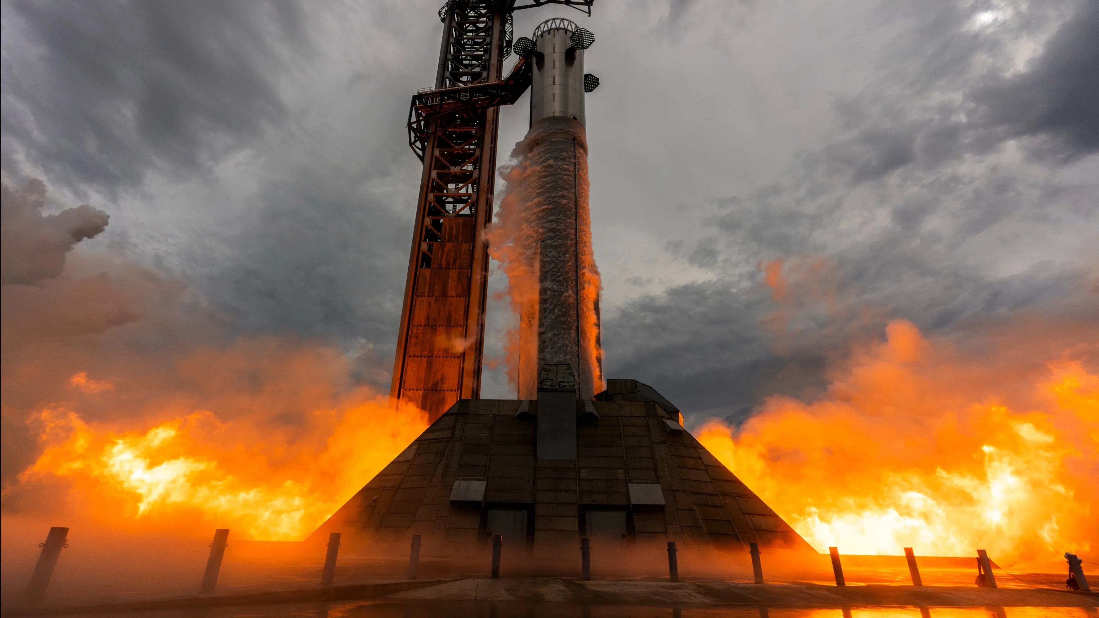 SpaceX на этой неделе проведет испытание тяжелой ракеты / Фото: X/SpaceX