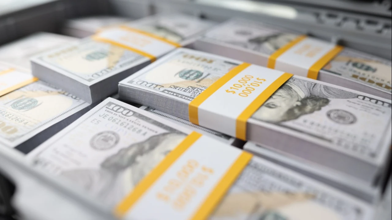 Российские бизнесмены вывели из страны десятки миллиардов долларов с начала года / Фото: megaflopp / Shuttestock