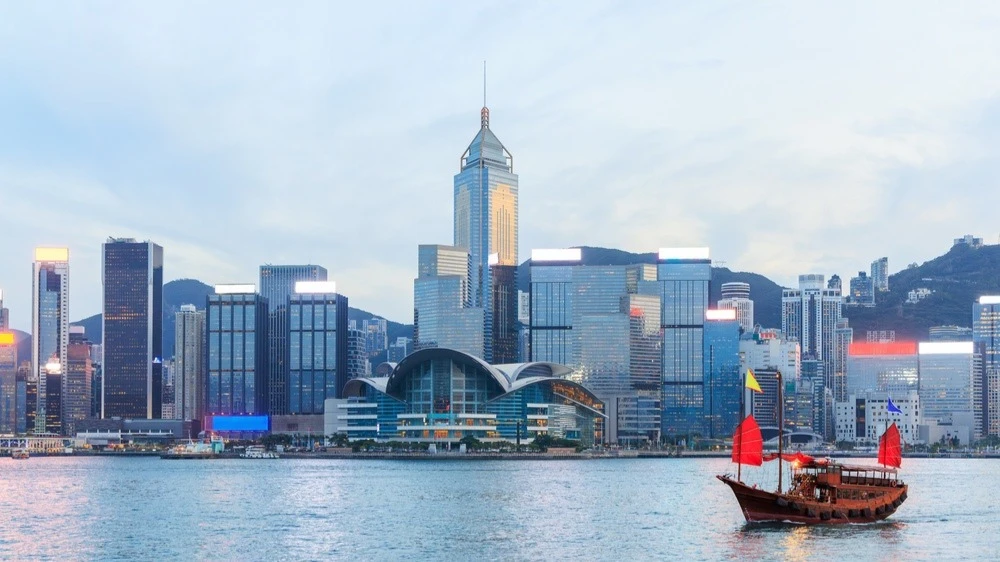 Michael Burry recommends looking for undervalued assets on the Hong Kong stock market / Photo: Evgeny Karandaev/Shutterstock
