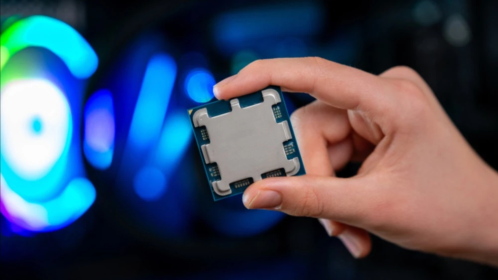 The Philadelphia Semiconductor Index, which tracks 30 semiconductor companies, has fallen more than 20% from its recent high / Photo: RSplaneta / Shutterstock.com