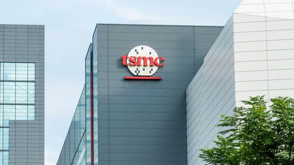 TSMC ожидает многолетнего стабильного спроса на ИИ-чипы / Фото: Jack Hong / Shutterstock