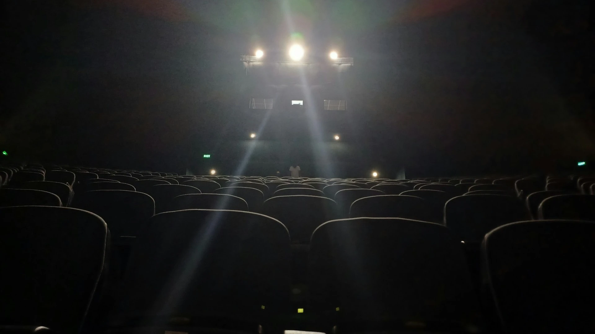 Movie theater stocks rose following the successful release of Christopher Nolans new film / Photo: Unsplash.com/ Krish Shah