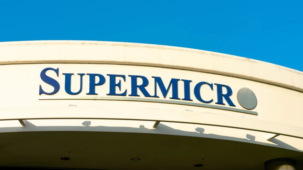 Supermicro сообщила о рекордном портфеле заказов и улучшила прогноз по рентабельности / Фото: Michael Vi / Shutterstock.com