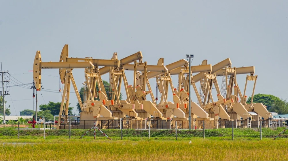 Oil Prices Rise 4% Following U.S. Strikes on Iran / Photo: apiguide / Shutterstock