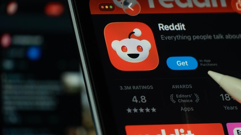 Акции Reddit упали по итогам торгов 22 июля на 8,3% / Фото: Bangla press / Shutterstock.com