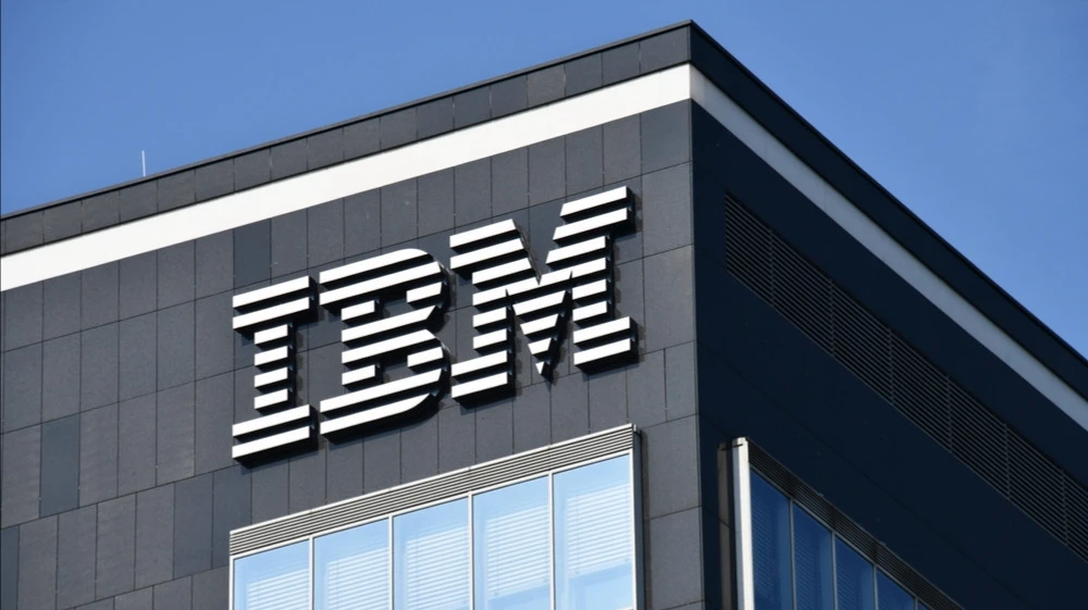 IBM ухудшила прогноз по росту выручки за год / Фото: nitpicker / Shutterstock.com