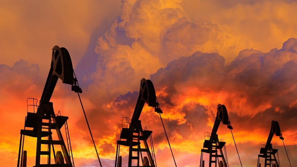Отметка в $150 за баррель нефти считается наихудшим сценарием в оценках аналитиков / Фото: muratart/Shutterstock.com