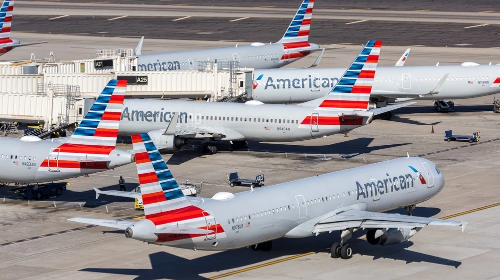 American Airlines снова ухудшила прогноз по прибыли из-за стабильно высоких цен на топливо / Фото: Markus Mainka / Shutterstock