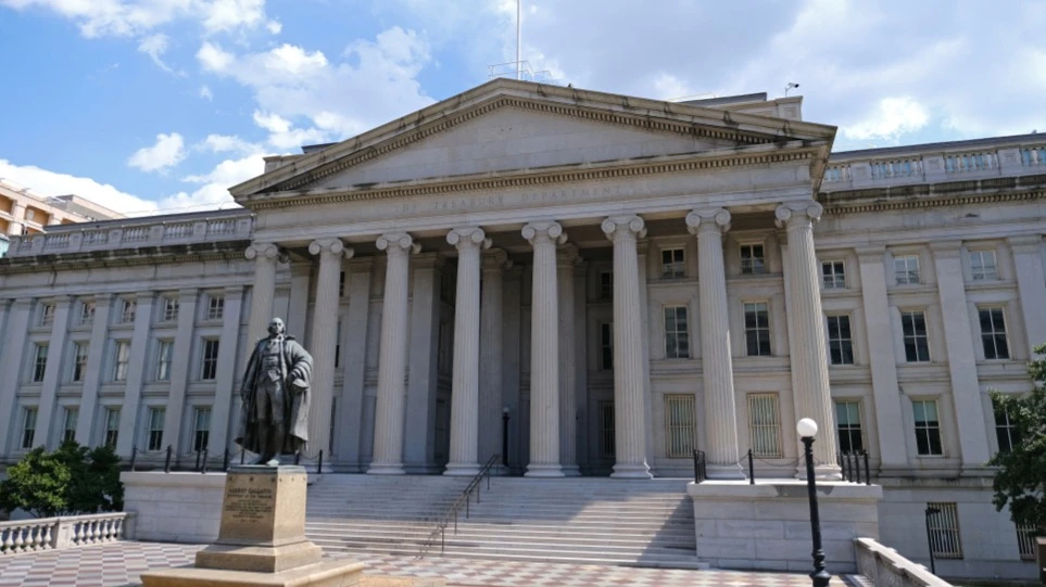 The yield on 10-year U.S. Treasuries has just hit its highest level in the past year and a half / Photo: Shutterstock.com / Matt Smith Photographer