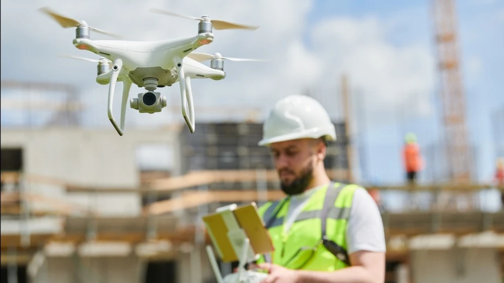 В первом полугодии 2026 года равновзвешенный UAV EW Index от Oninvest вырос на 15,2%, тогда как Russell 2000 за тот же период прибавил 21,9% / Фото: Shutterstock.com