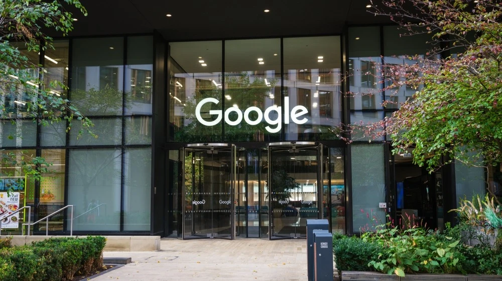 Freedom recommends buying Alphabet despite pressure from capital expenditures / Photo: Pajor Pawel / Shutterstock