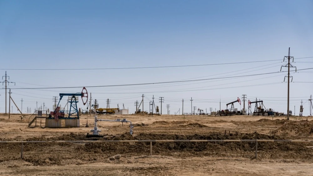 На Уолл-стрит вернулись к обсуждению сценария $150 за баррель нефти, который еще недавно проходил по разряду «черных лебедей». Фото: Shutterstock.com