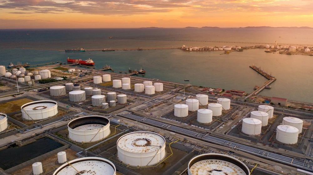 Brent crude oil futures fell to $96 per barrel / Photo: Da Da Diamond / Shutterstock.com