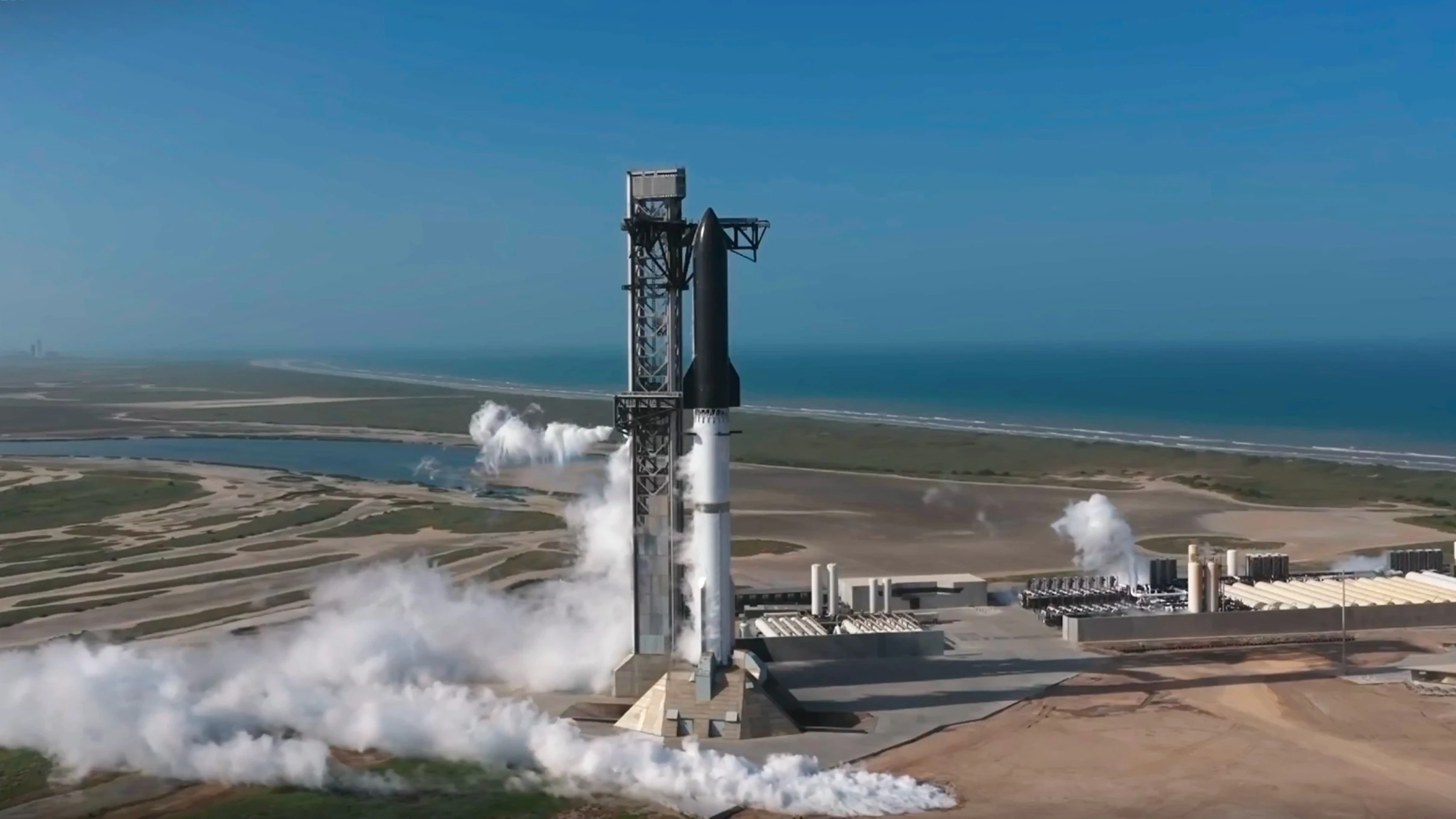 Photo: spacex.com / Starships Thirteenth Flight Test