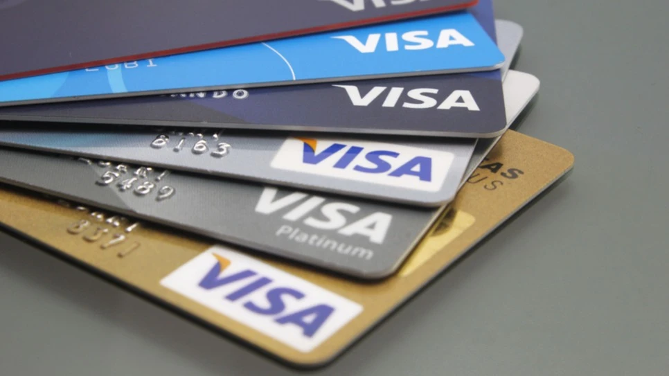 Visa объявила о сокращении 2600 работников компании / Фото: Shutterstock.com / Kikinunchi