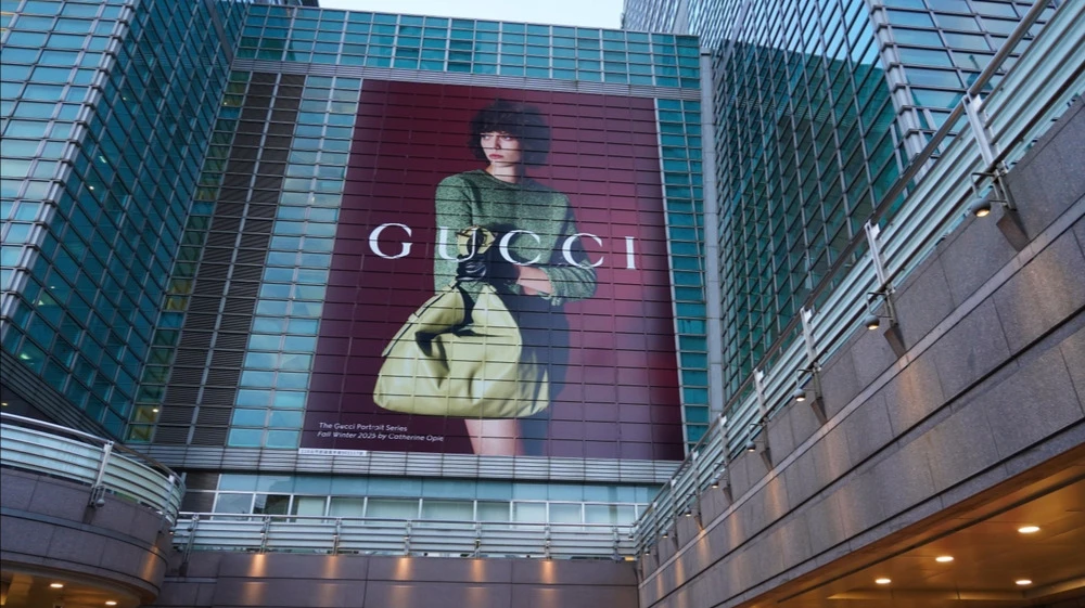 Падение сопоставимых продаж Gucci сократилось до 2% / Фото: Hsin Yen Huang/ Shutterstock.com
