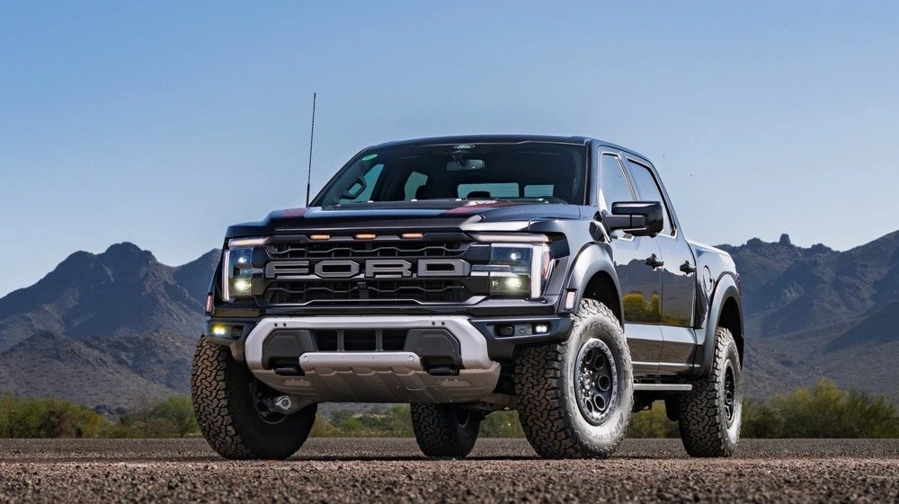 Ford улучшил прогноз по прибыли на год за счет сильных продаж внедорожников Bronco и Explorer / Фото: JoshBryan / Shutterstock.com