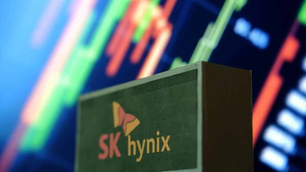 SK Hynixs record results have not dispelled concerns about future spending on production expansion and returns to shareholders / Photo: Poetra.RH/Shutterstock.com