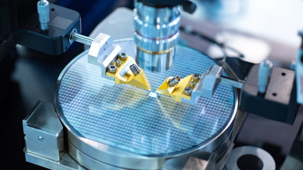 The combined market capitalization of the worlds 20 largest chipmakers has fallen by $1.3 trillion since the close of trading on Friday / Photo: FOTOGRIN / Shutterstock.com