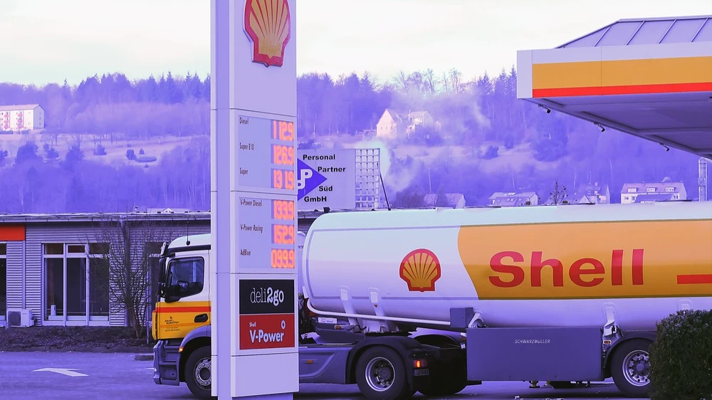 Shell во втором квартале загрузила свои НПЗ выше проектной мощности, чтобы заработать на подорожавшем топливе / Фото: Vytautas Kielaitis/Shutterstock.com