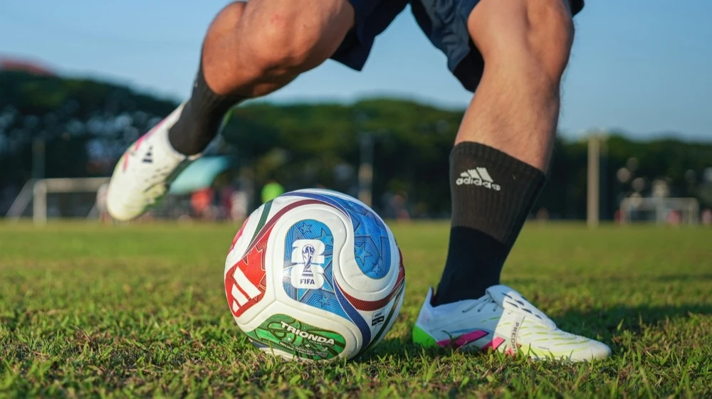 Акции Adidas рухнули на минимуме на рекордные 18% / Фото: Nattawit Khomsanit / Shutterstock