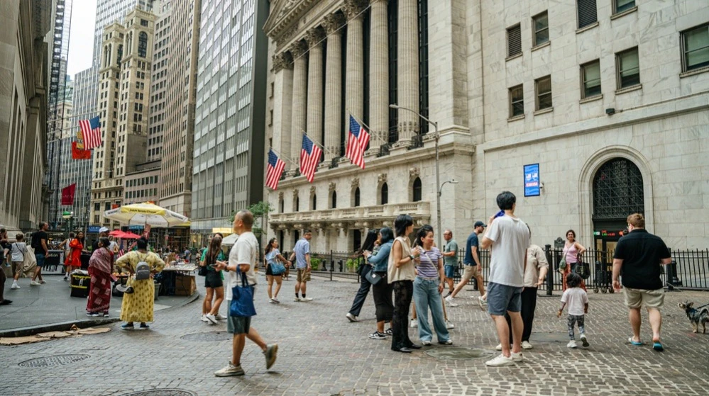 Leopold Aschenbrenner, 24, told investors that his fund will continue to operate without debt financing / Photo: DenisProduction.com / Shutterstock.com