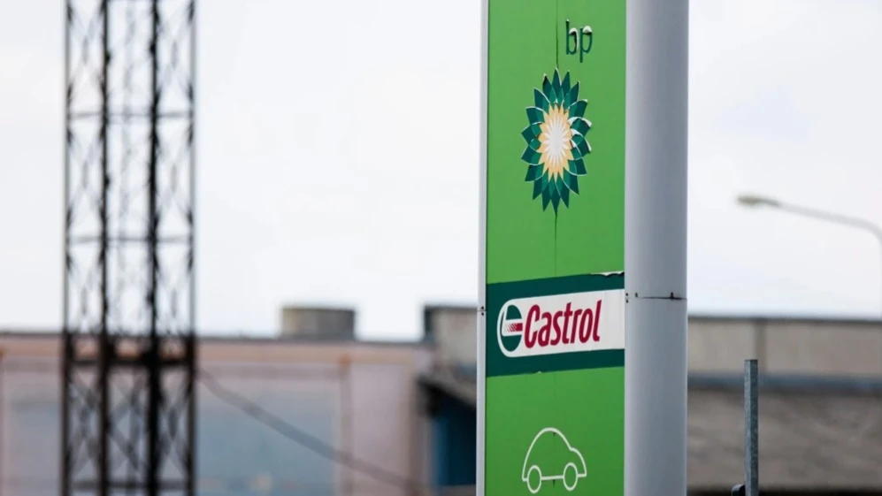 Сеть АЗС британской BP в США насчитывает около 8500 станций / Фото: Karolis Kavolelis / Shutterstock.com