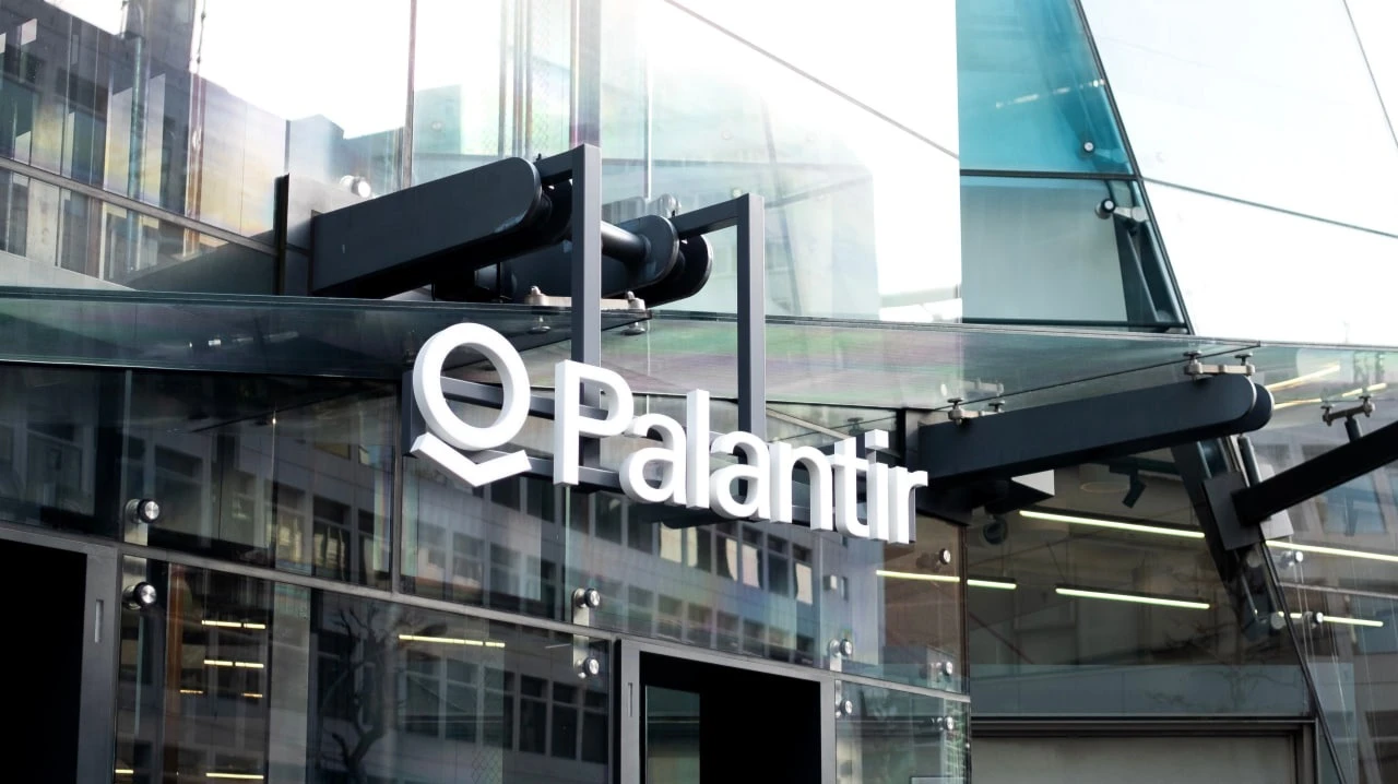 Акции Palantir взлетели на открытии торгов после сильного отчета / Фото: Hiroshi-Mori-Stock / Shutterstock.com